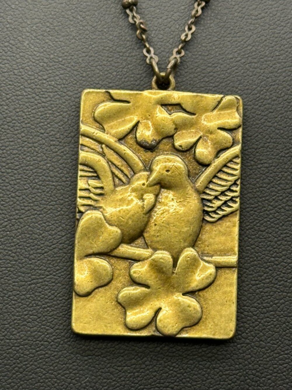 VTG Brass Reversible Queen of Hearts/Lovebirds Pendant Necklace - Picture 3 of 12